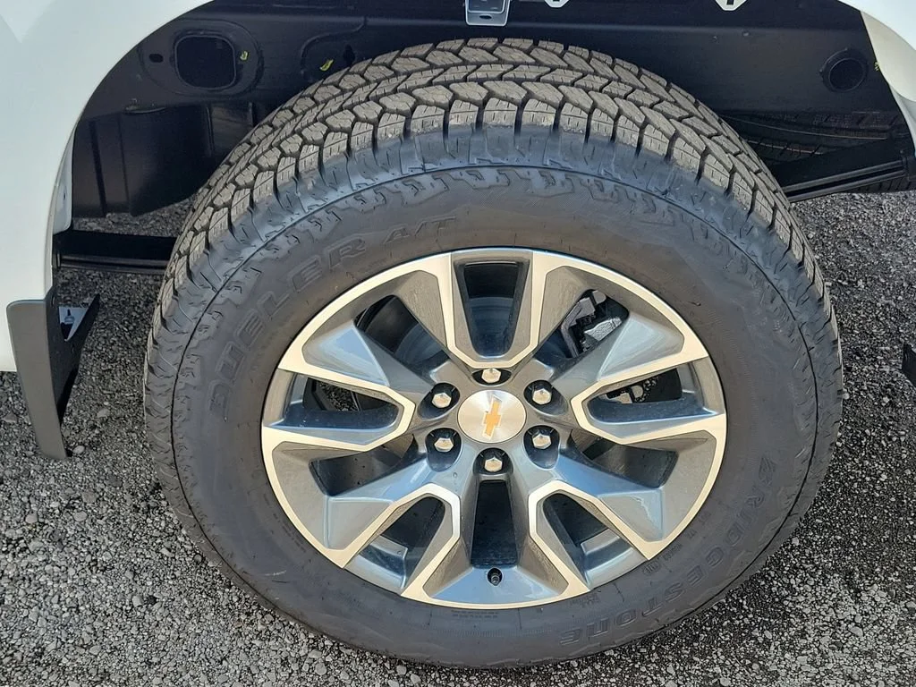 New 2026 Summit White Chevrolet LT (2FL) image 27