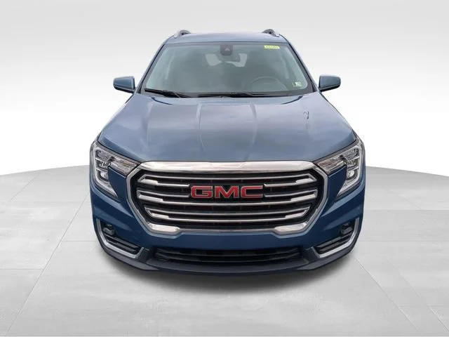 Used 2024 Downpour Metallic GMC SLT image 10