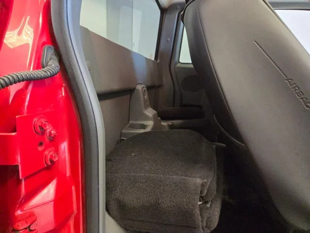 Used 2004 Red Ford Edge image 14
