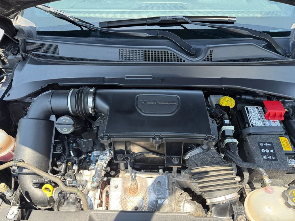 Used 2024 Gray Jeep Latitude image 13