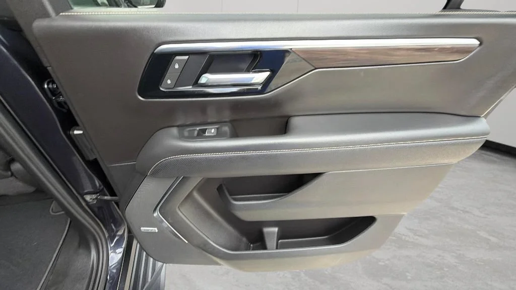 Used 2025 Dark Ash Metallic Chevrolet Premier image 35