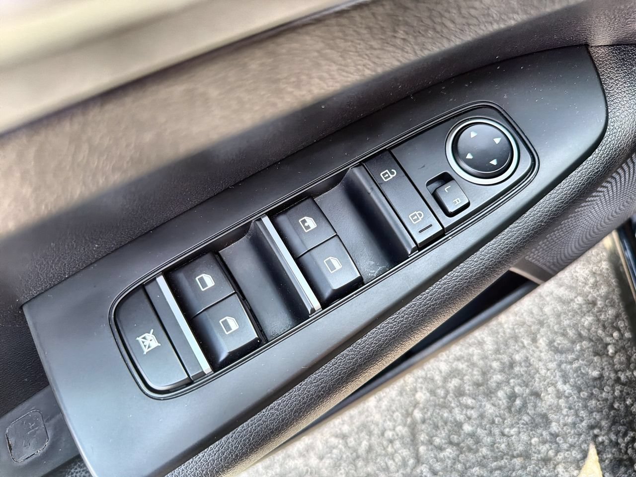 Used 2021 Black Kia LXS image 19