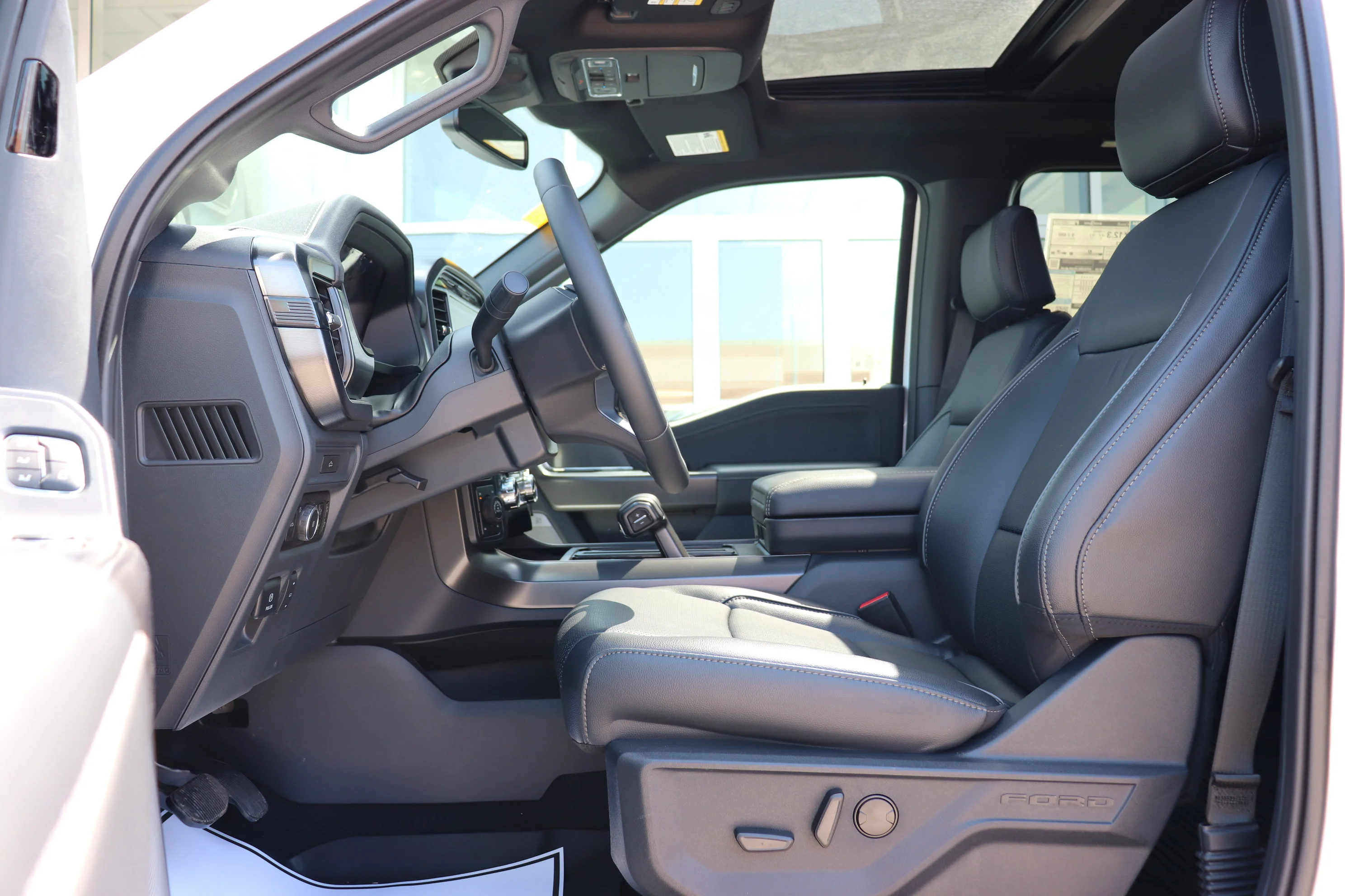 New 2026 OXFORD WHITE Ford LARIAT image 9