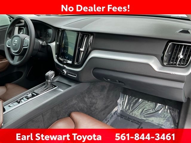 Used 2019 White Volvo T5 Momentum image 47