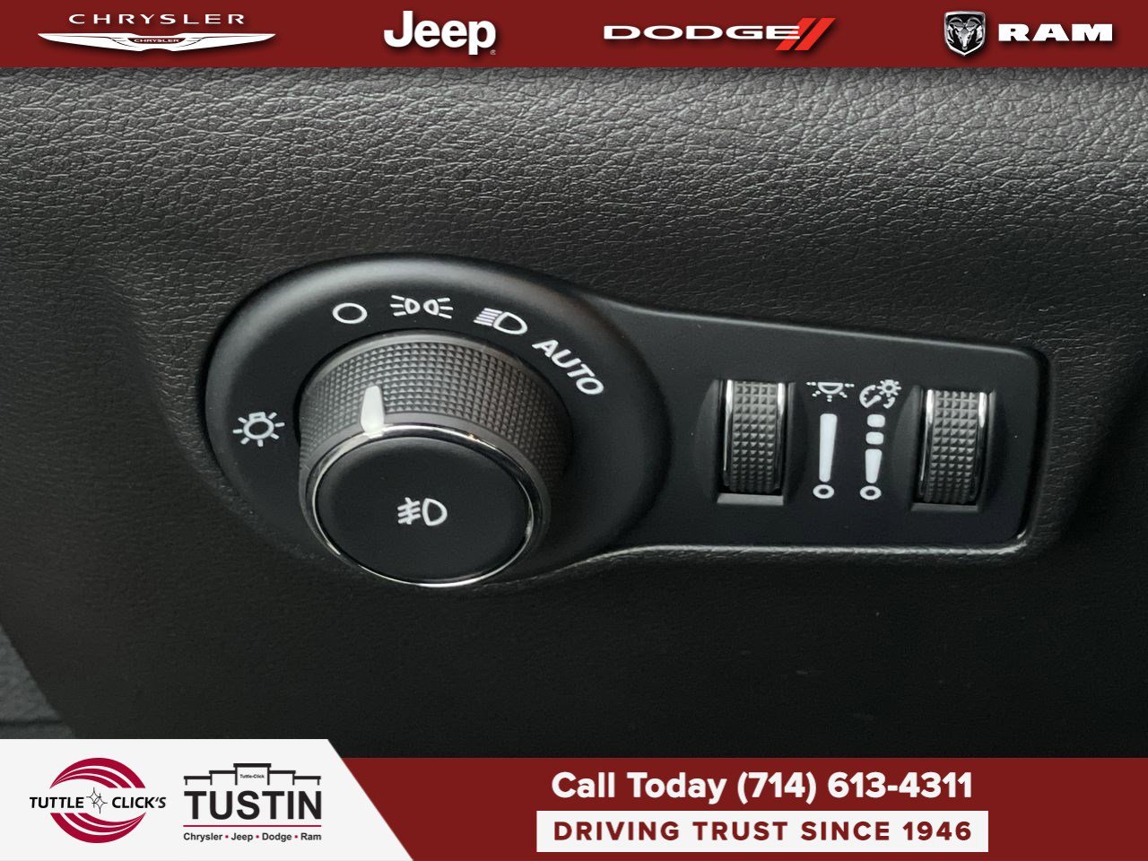 New 2026 Diamond Black Crystal Pearlcoat Jeep Latitude image 23