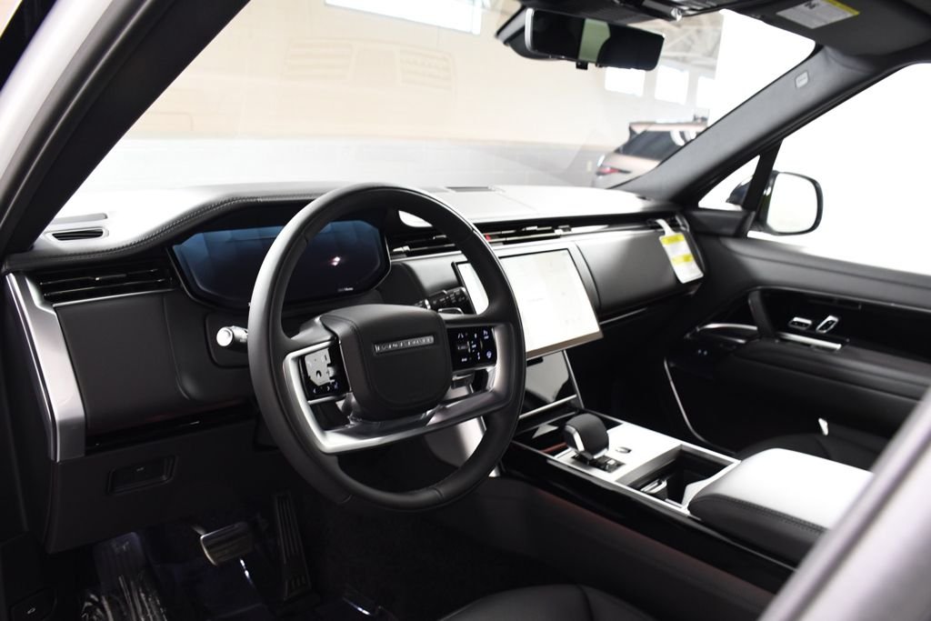 New 2026 Ostuni Perl Wh Land Rover SE image 12
