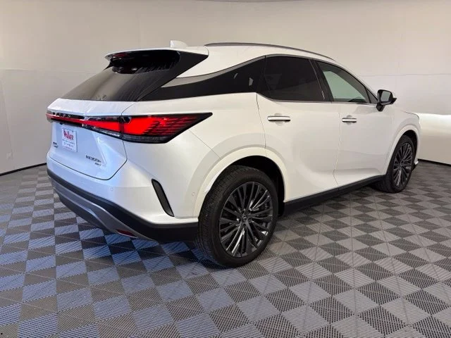 Used 2025 White Lexus 350h Luxury image 9
