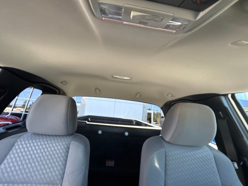Used 2022 White Toyota SR image 28