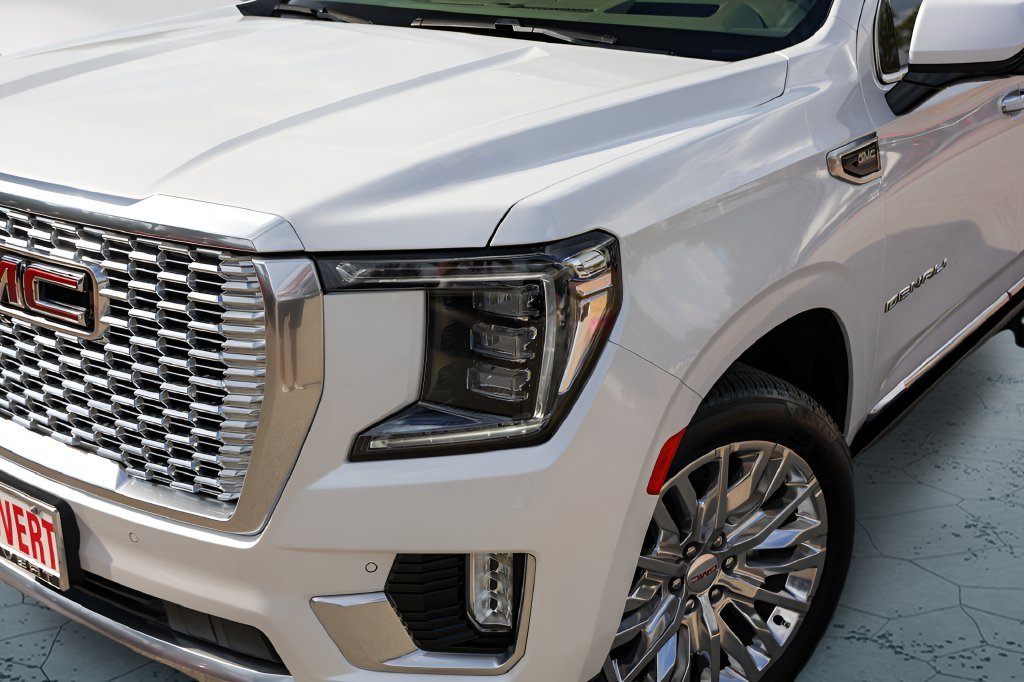 Used 2024 White GMC Denali image 2