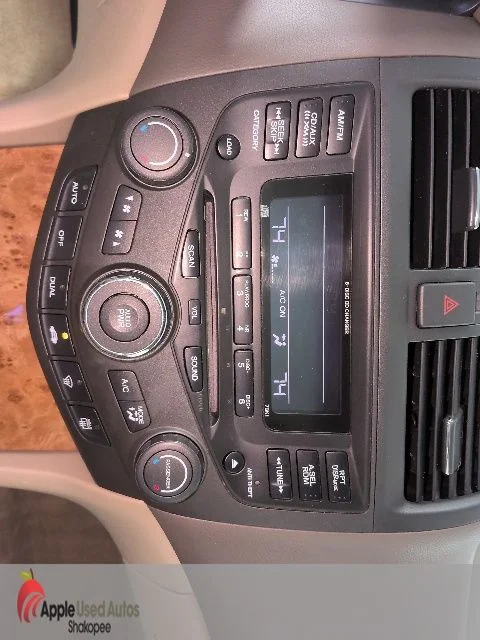 Used 2005 White Honda EX-L image 18