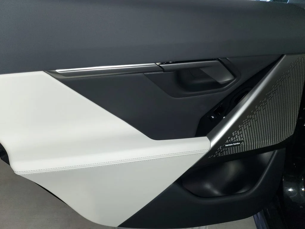 New 2027 Dk. BMW 530i image 9