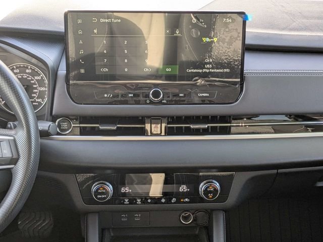 Used 2025  Mitsubishi ES image 18