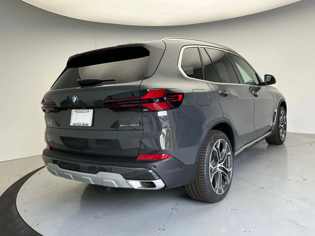 New 2026 Gray BMW xDrive40i image 3