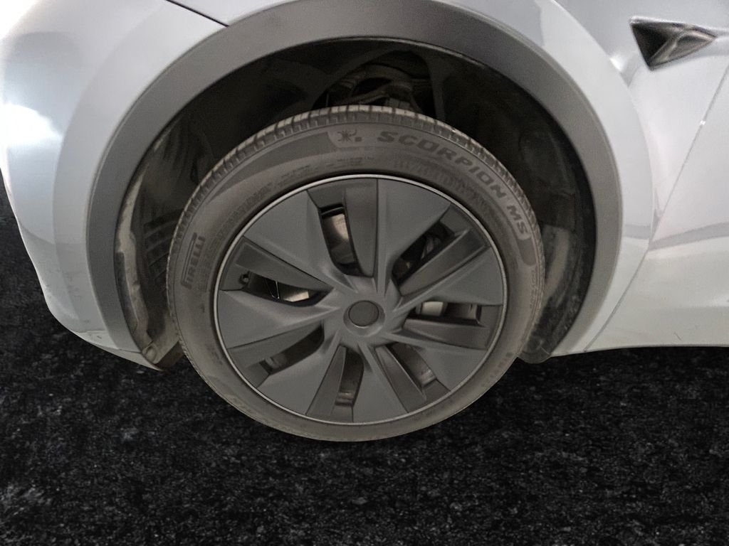 Used 2025  Tesla Long Range image 27