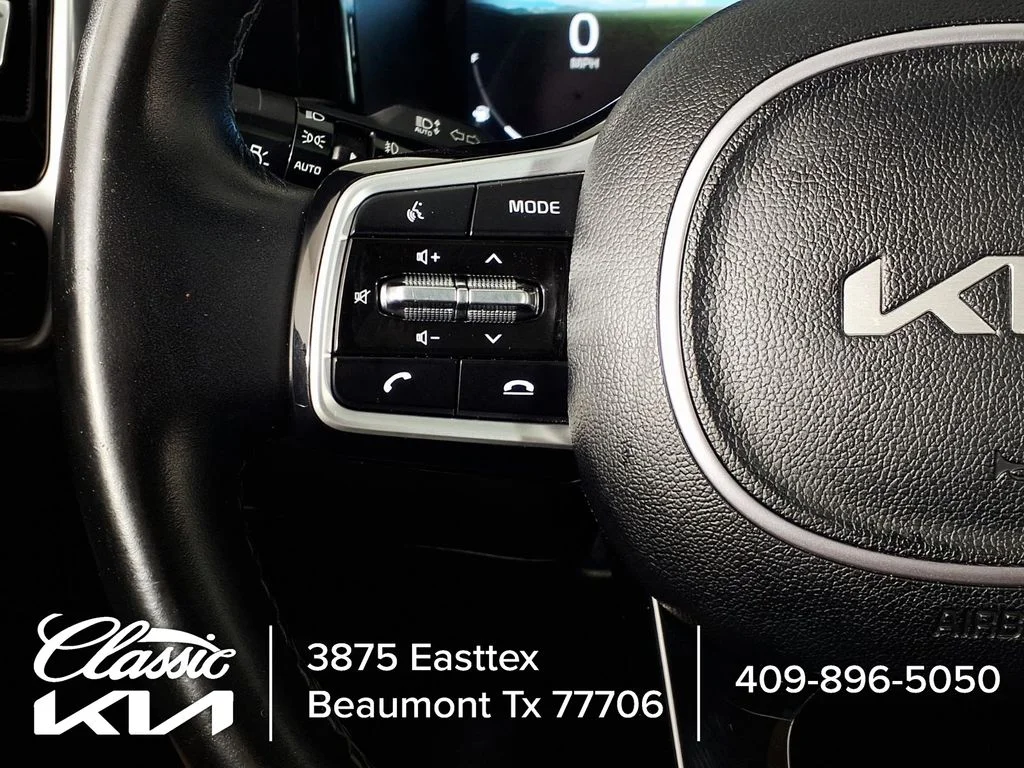 Used 2023 White Kia SX image 21
