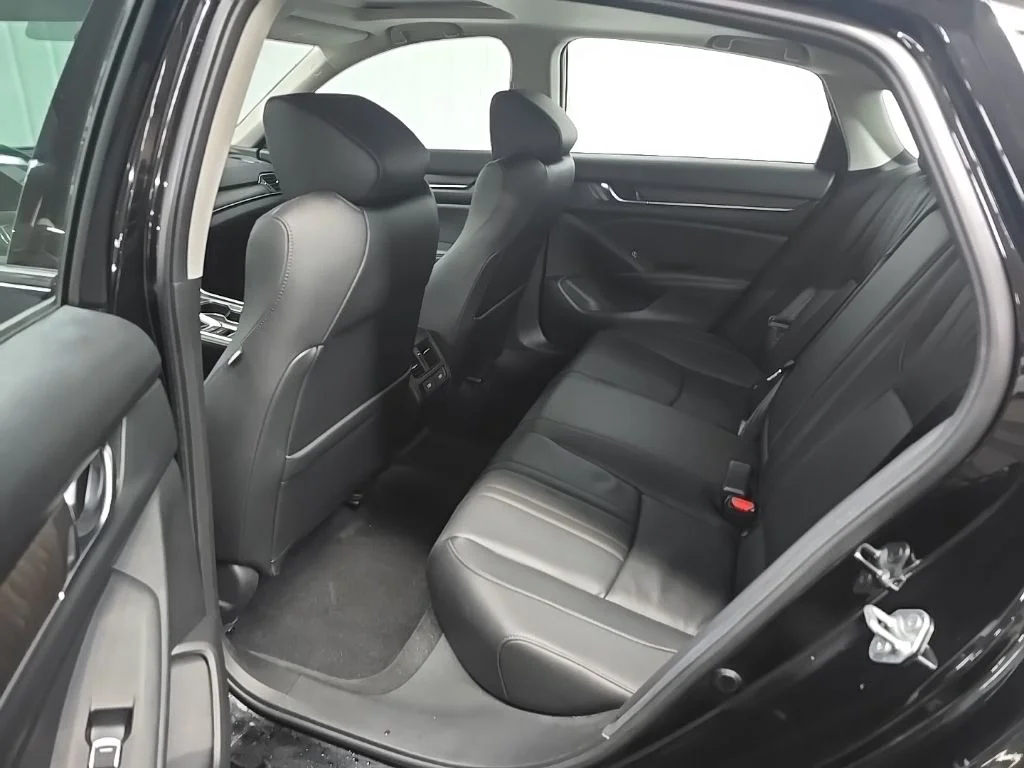 Used 2022 Black Honda EX-L image 31