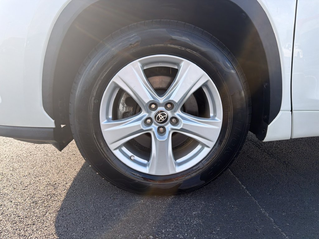 Used 2021 White Toyota LE image 11