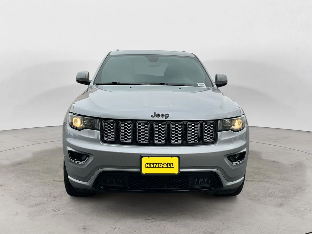 Used 2018 Silver Jeep Altitude image 2