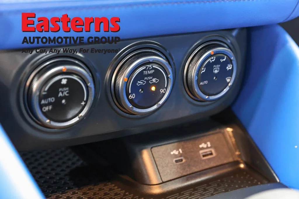 Used 2025 White Nissan Performance image 21