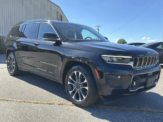 Used 2023 Black Jeep Overland image 15