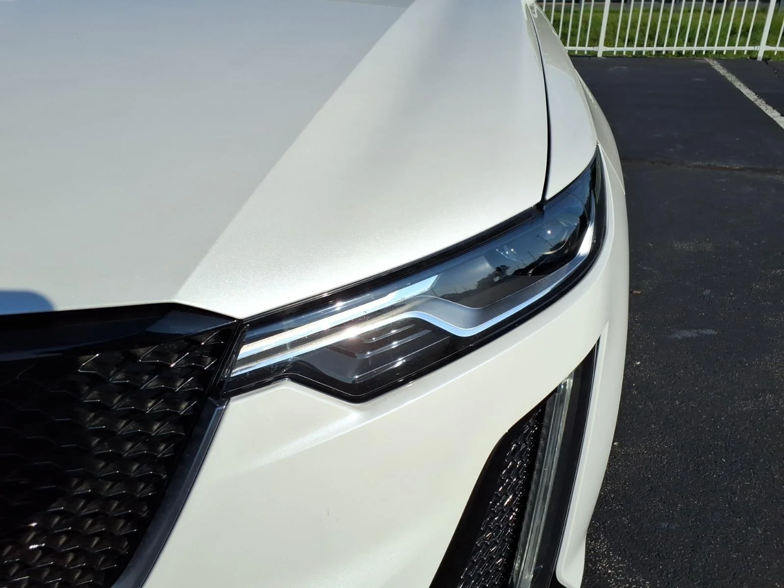 Used 2022 Crystal White Tricoat Cadillac Sport image 18