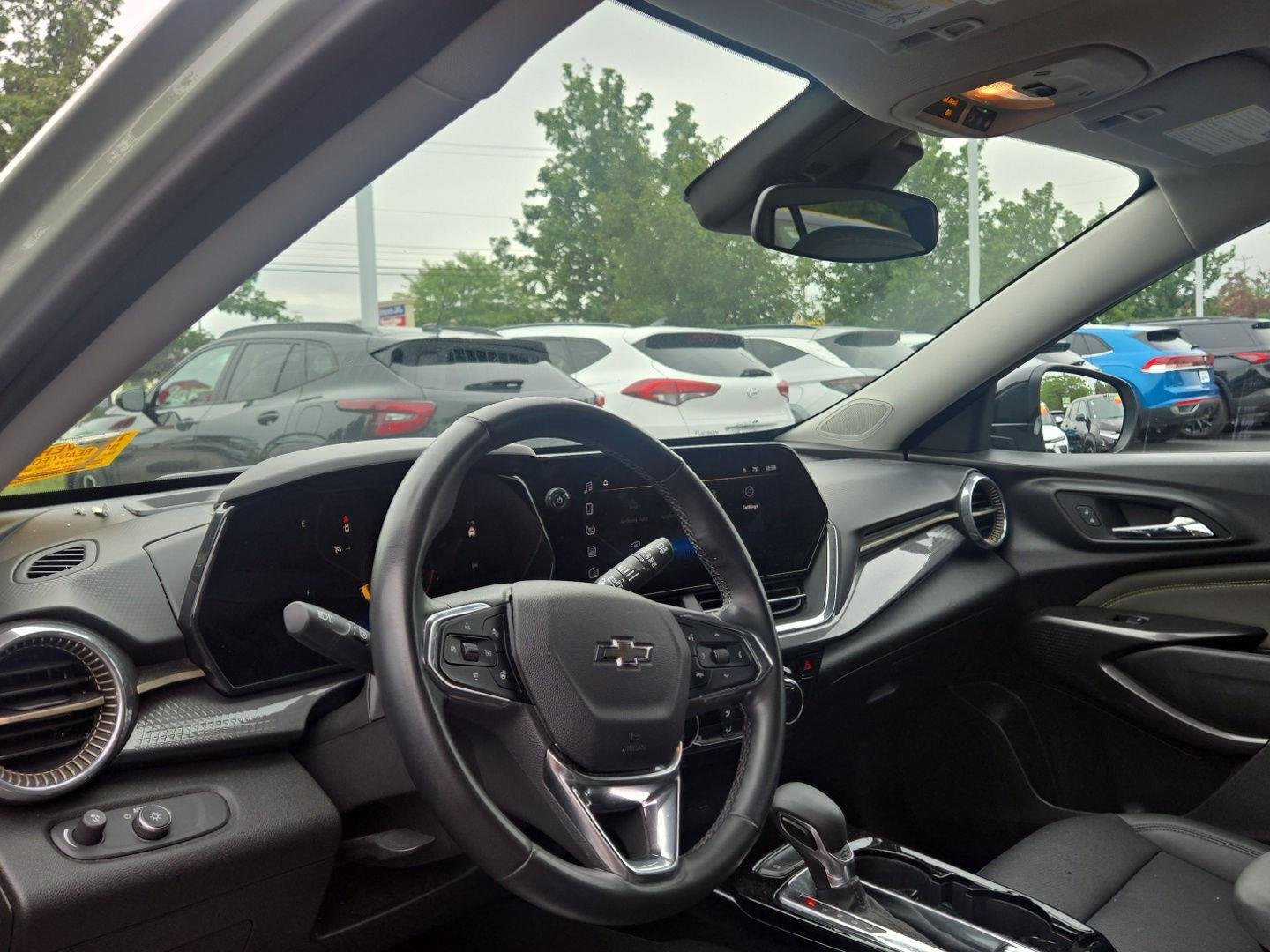 Used 2025 Cacti Green Chevrolet ACTIV image 3