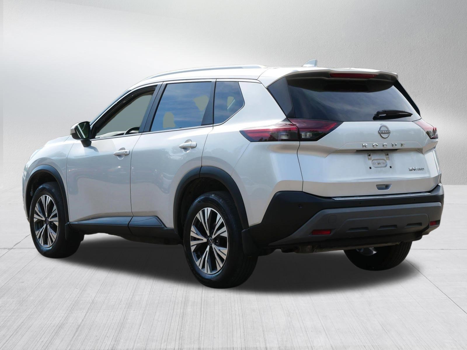 Used 2023 Brilliant Silver Metallic Nissan SV image 5