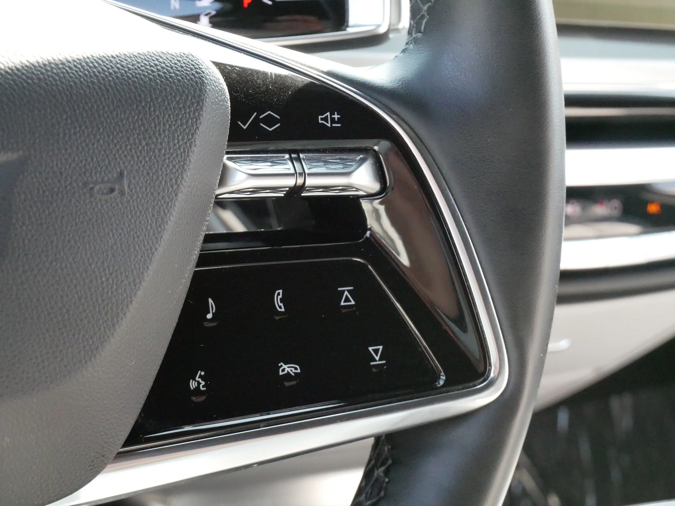 Used 2024 Crystal White Tricoat Cadillac Sport image 26