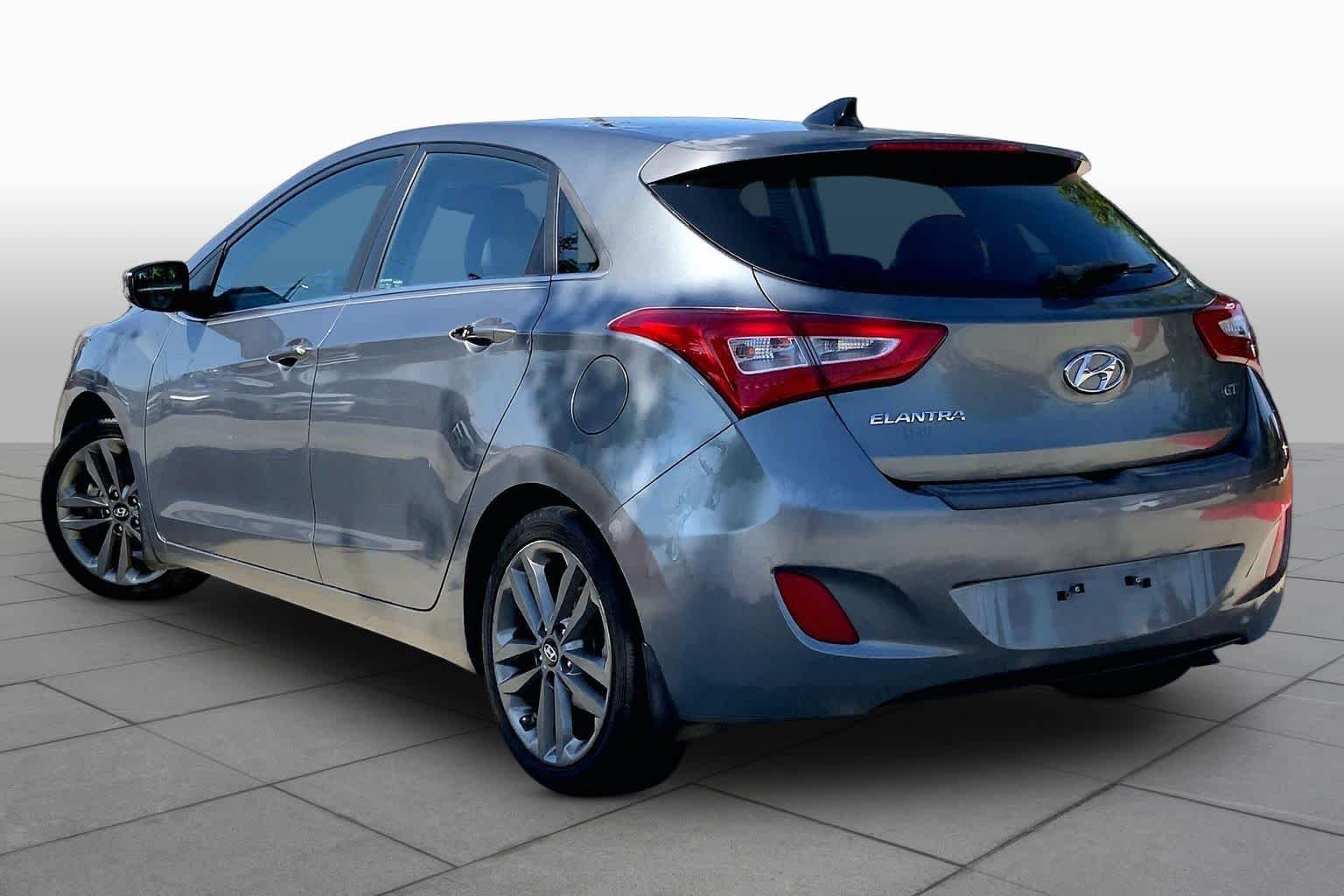 Used 2016 Galactic Gray Hyundai  image 12