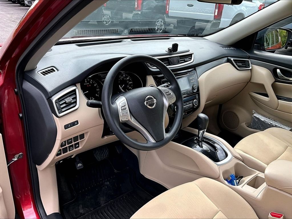 Used 2016 Cayenne Red Nissan SV image 8