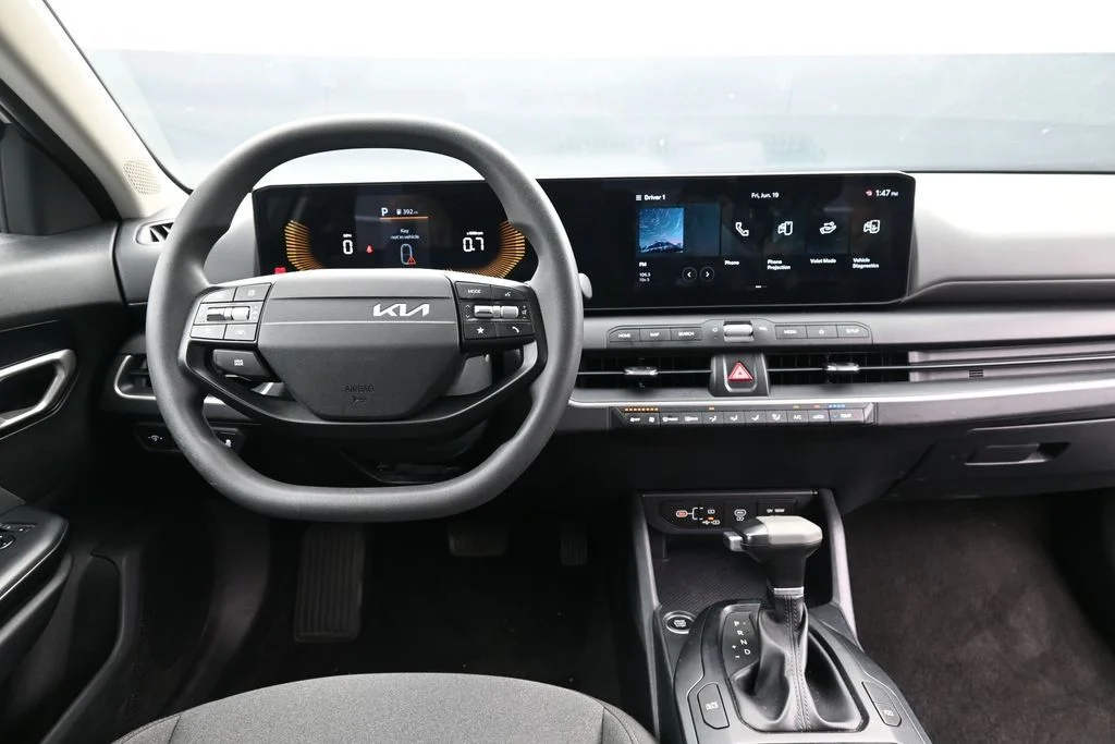 2025 Kia K4 LXS - Photo 16