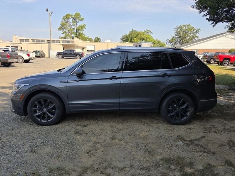 Used 2023 Platinum Gray Metallic Volkswagen SE image 5
