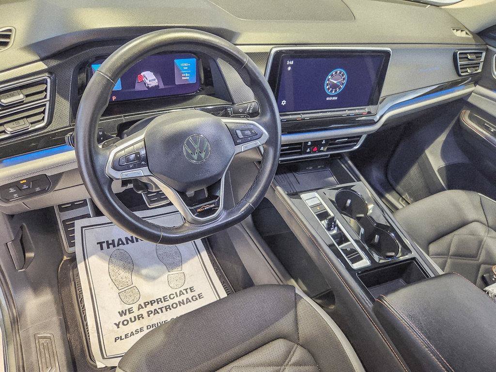 Used 2025 Green Pearl Volkswagen 2.0T Peak Edition image 8