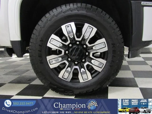 Used 2024 White Frost Tricoat GMC Denali image 3