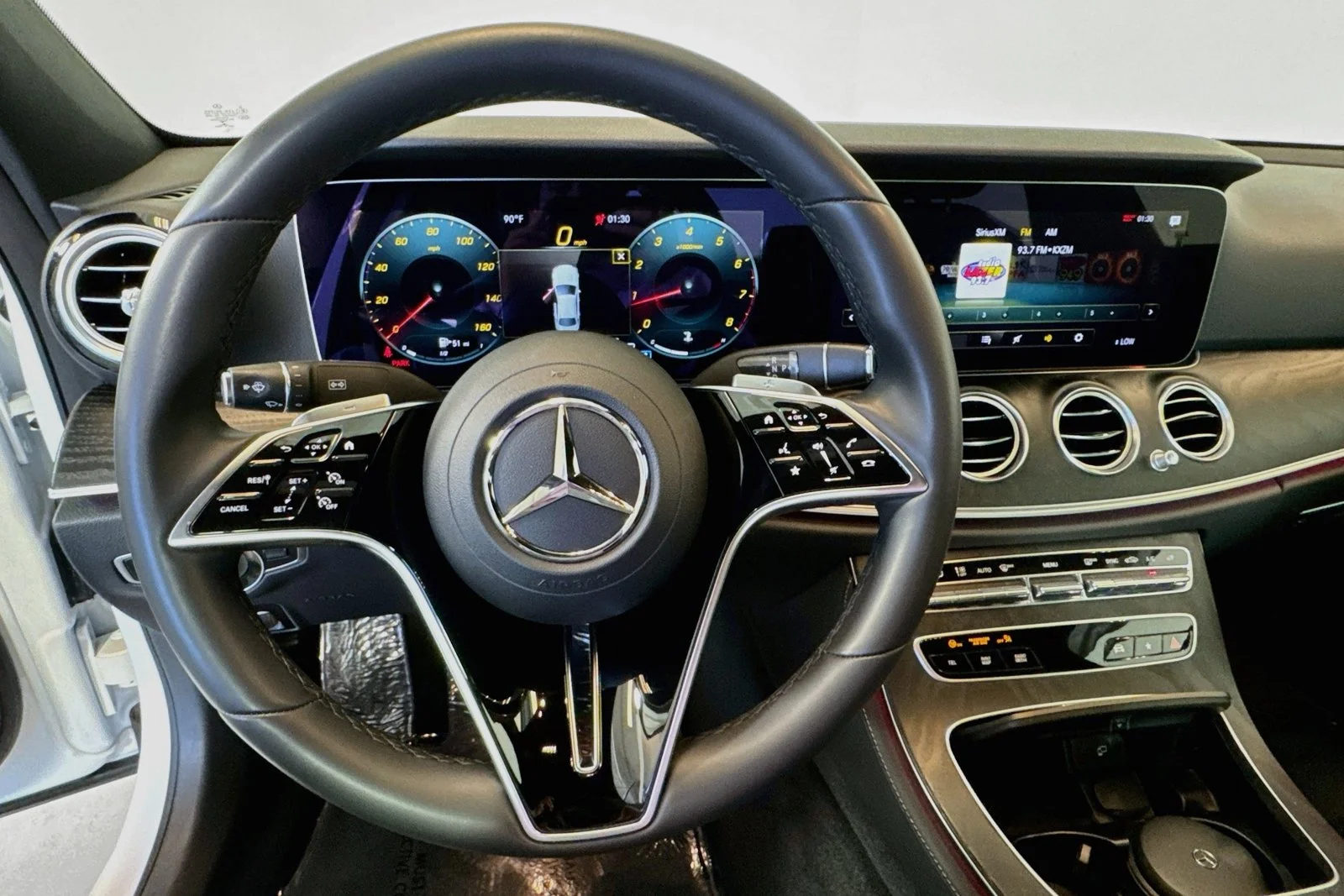 Used 2022 Manufaktur Diamond White Mercedes-Benz E 350 image 11