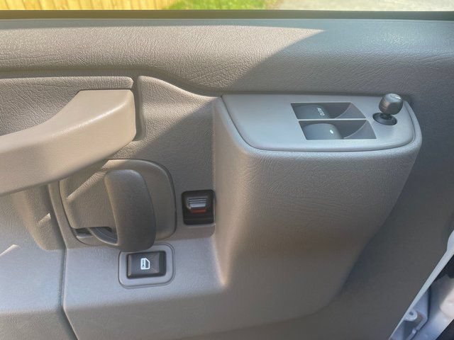 2025 Chevrolet Express Cargo Work Van - Photo 13