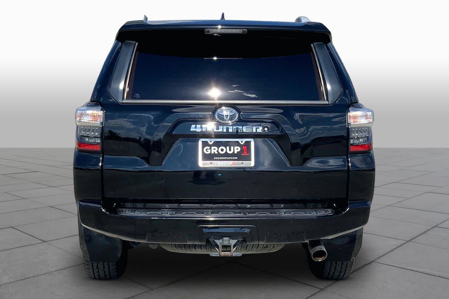 Used 2018 Midnight Black Metallic Toyota SR5 Premium image 5