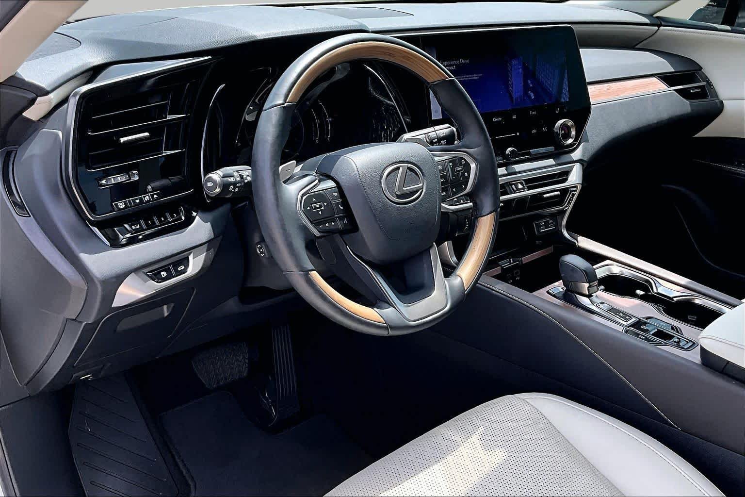 Used 2023 Eminent White Pearl Lexus Premium Plus image 18