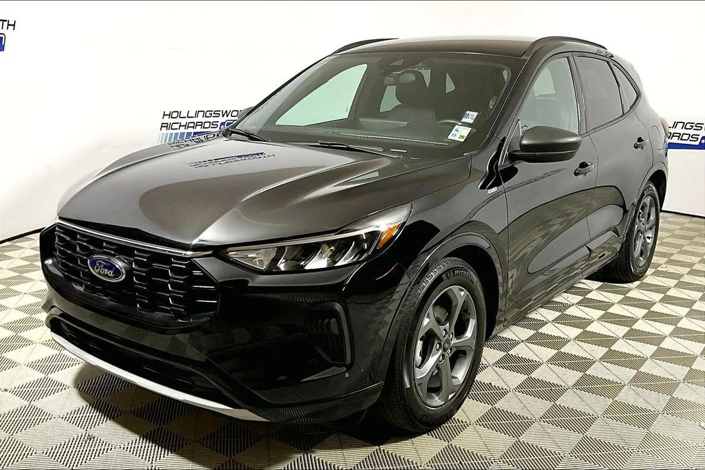 2023 Ford Escape ST-Line FWD's photo