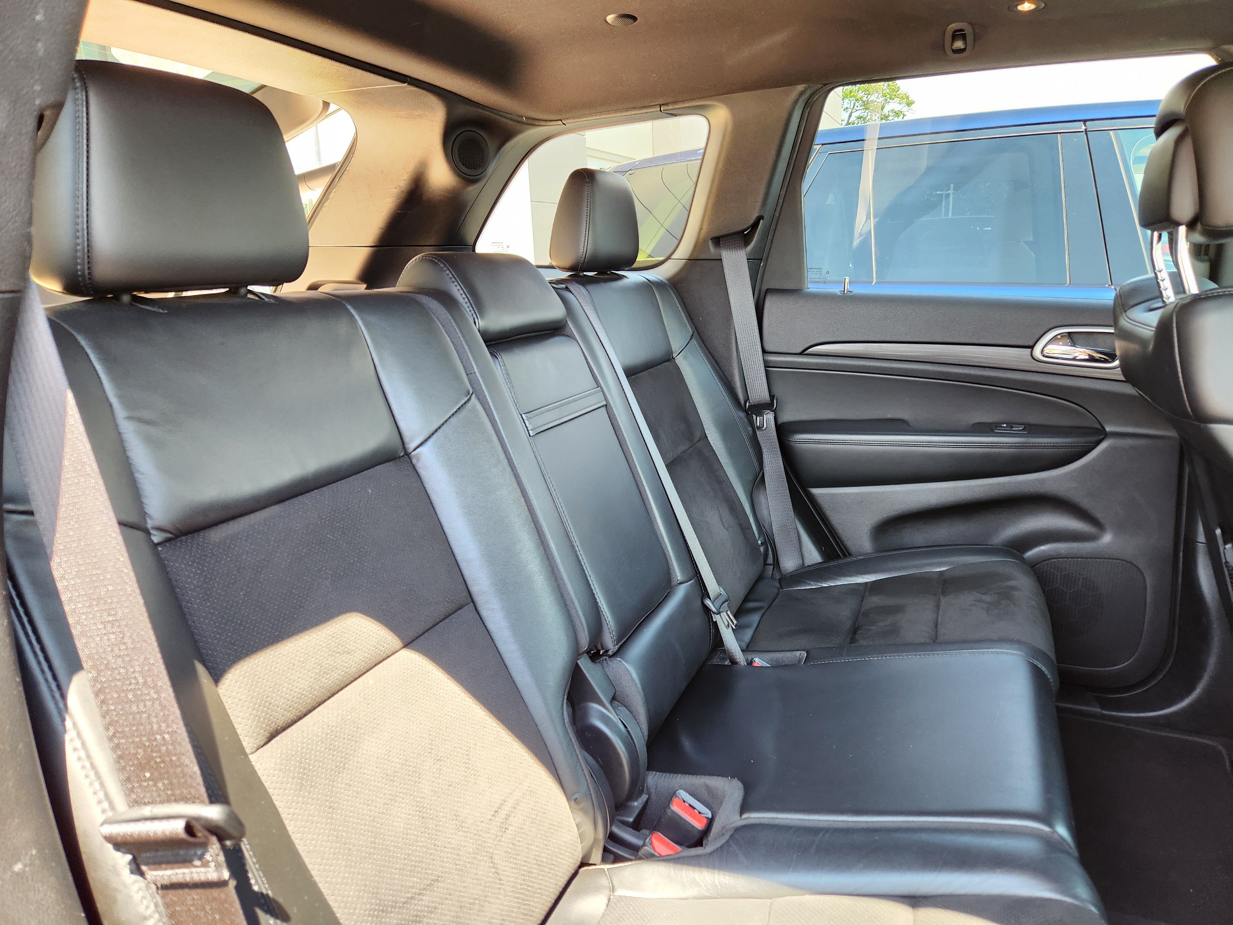 Used 2019 Diamond Black Crystal Pearlcoat Jeep Altitude image 15