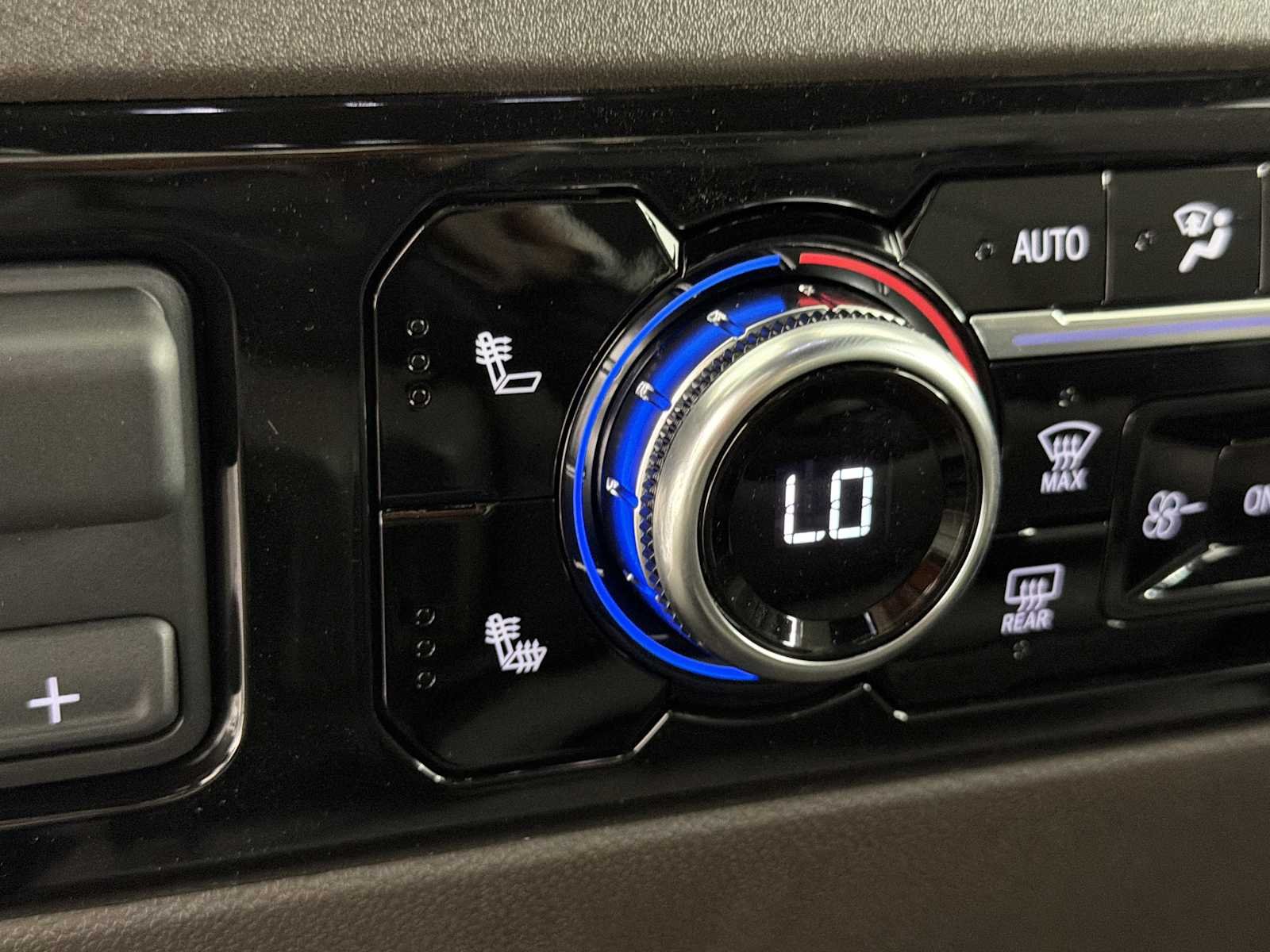 2026 GMC Sierra 1500 SLT - Photo 29