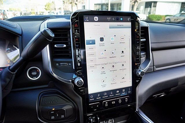 New 2026 Diamond Black Crystal Pearl-Coat Exterior Paint RAM Laramie Night Edition image 25