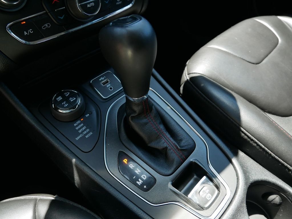 Certified Used 2020 White Jeep Trailhawk image 24
