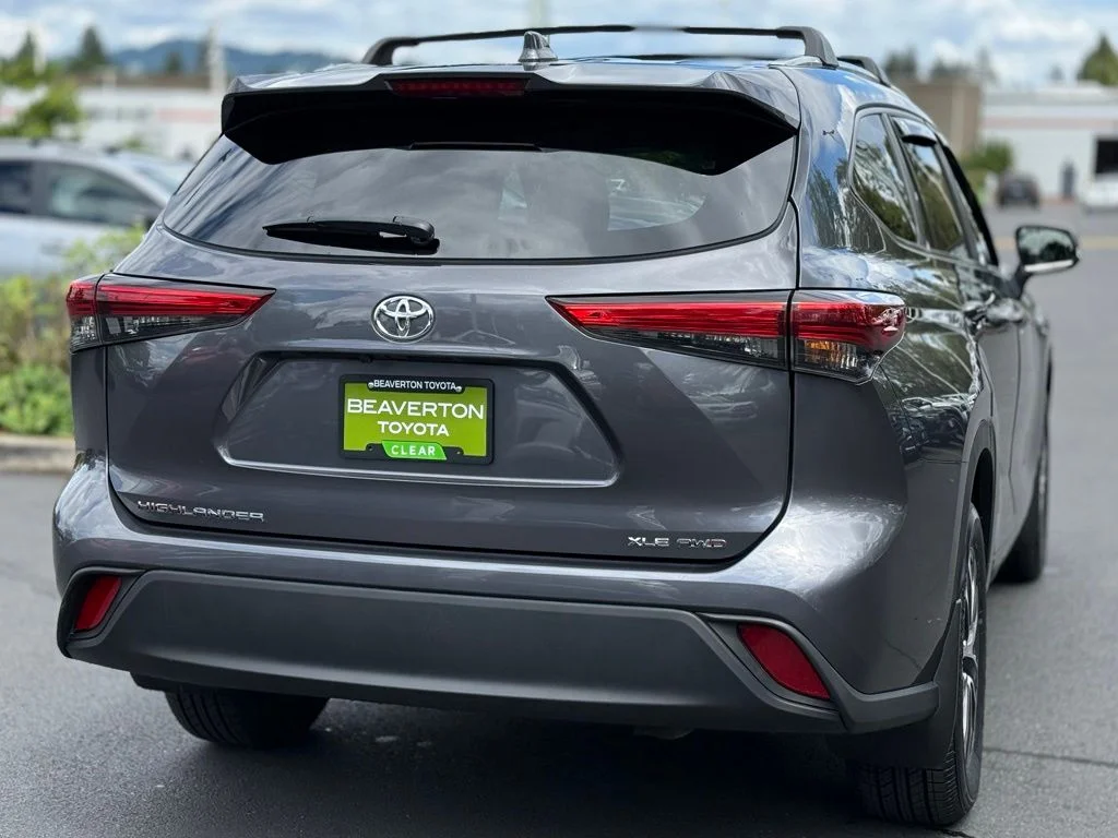 Used 2023 Gray Toyota XLE image 5
