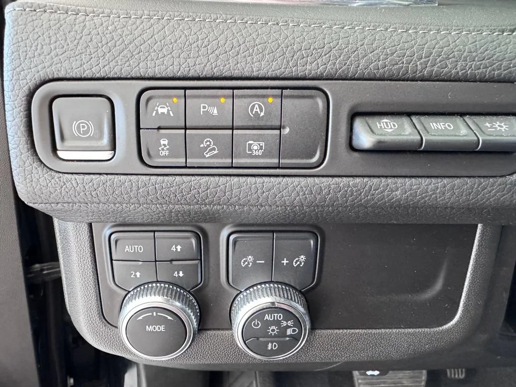 2023 GMC Yukon Denali - Photo 24