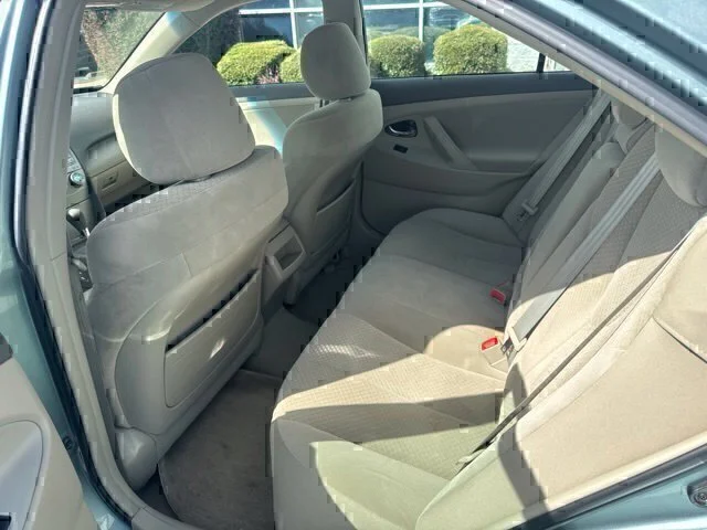 Used 2009 Green Toyota LE image 18