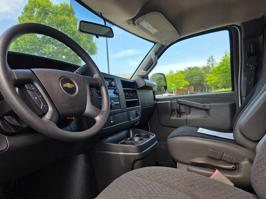 Used 2025 Summit White Chevrolet WT image 13