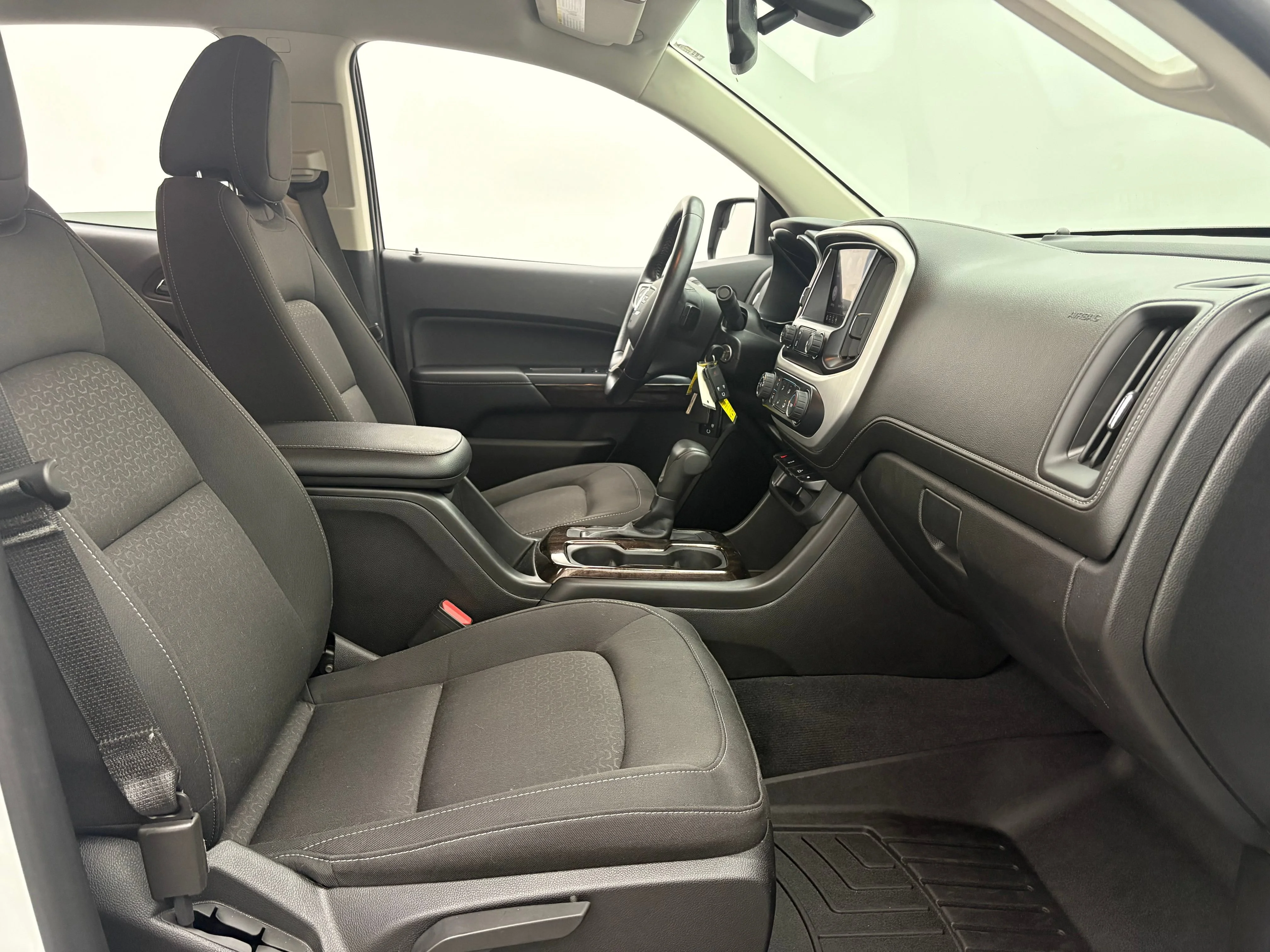 Used 2020 SUMMIT WHITE GMC 4WD SLE image 27