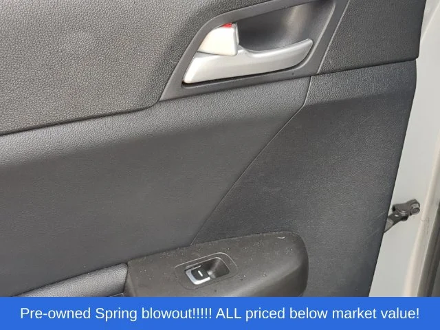 Used 2017 Silver Kia EX image 34