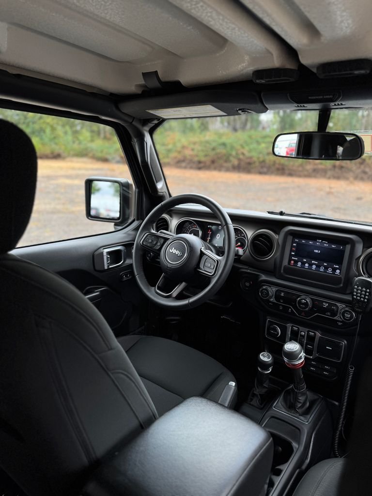 Used 2018 Granite Crystal Metallic Clearcoat Jeep Unlimited Sport S image 24